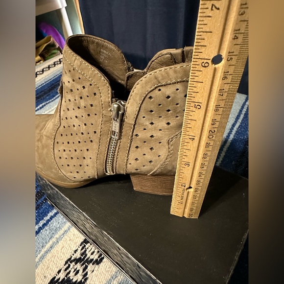 Earth ‘Marion’ khaki color leather ankle boots, women’s size 9 - Picture 8 of 10